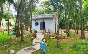 Caverna dos Dinossauros, Vila Mágica